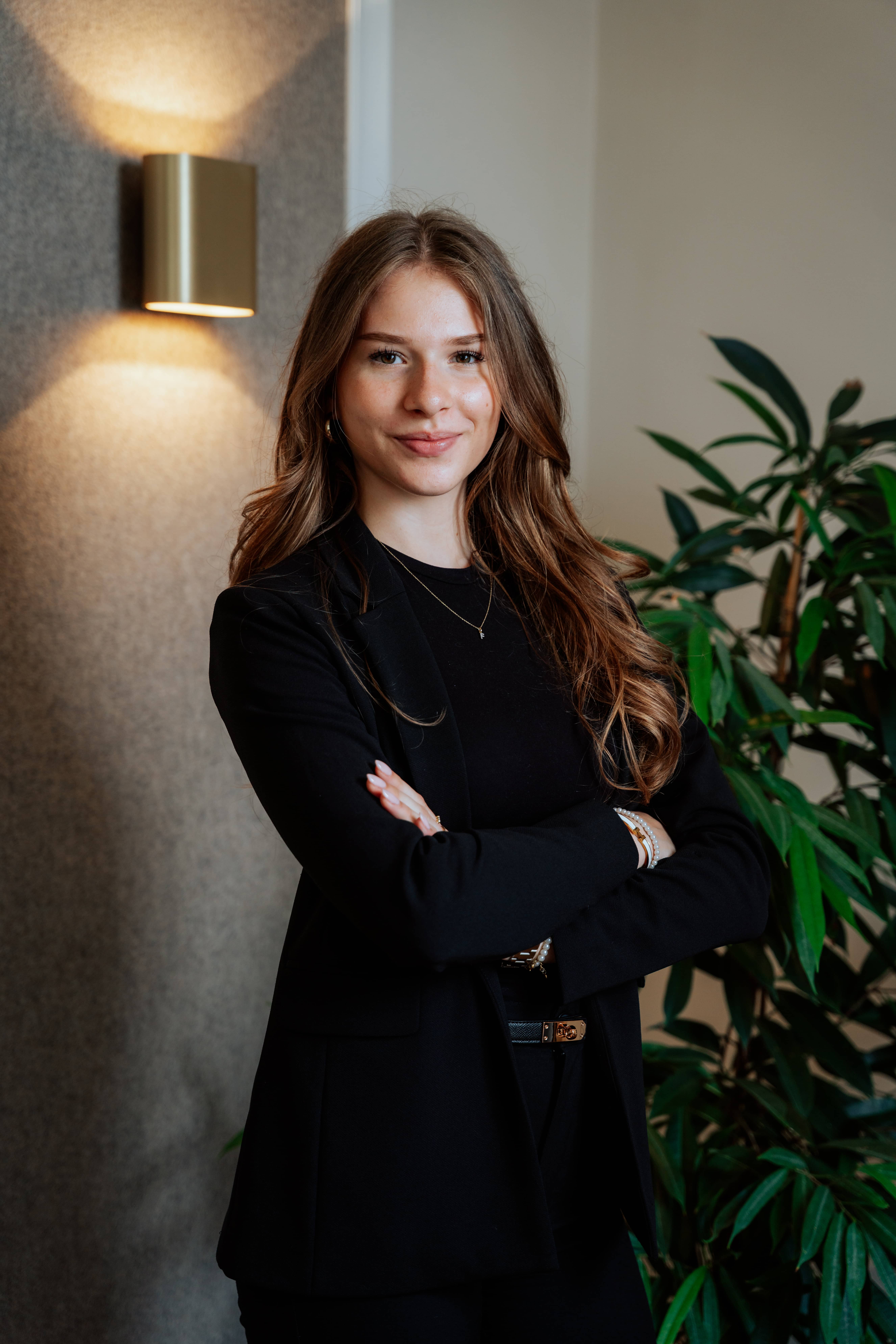 Helene – Social Media Expertin bei der Darkhunt Agency in Dresden. Spezialistin für strategische Planung, datengetriebene Kampagnen und kreative Content-Entwicklung.
