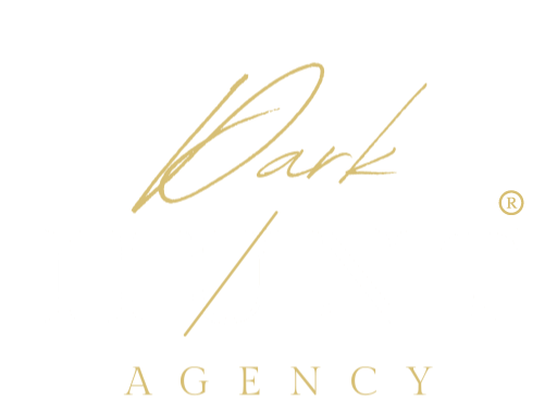 Darkhunt Agency Logo in Gold und Weiß auf transparentem Hintergrund.