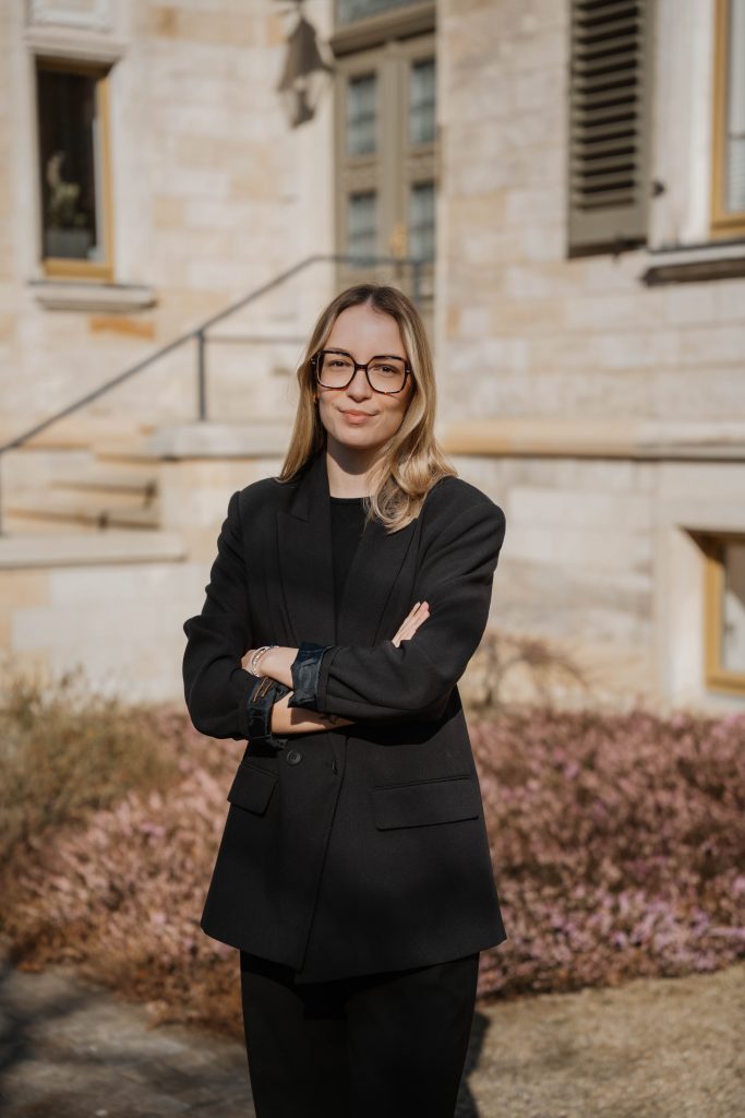 Larissa als Teil des Teams der Social Media Agentur Darkhunt Agency aus Dresden